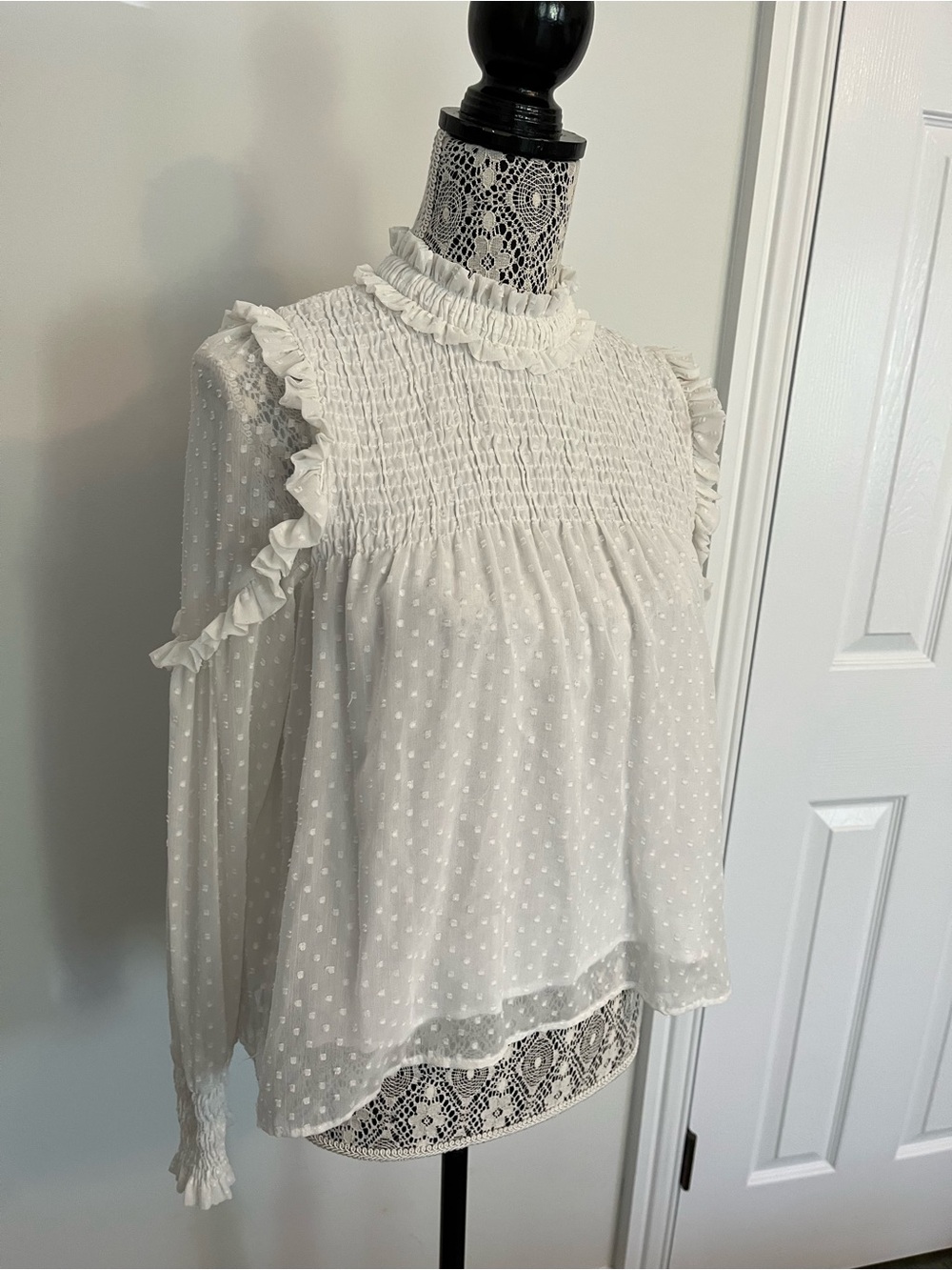 Zara White Swiss Dot Ruffle Mock Neck Sleeveless Blouse - Picture 2 of 6